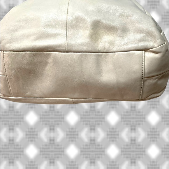 Coach F17092 Soho Ivory & Gold Leather 3 Pocket Bag. Wallet Free W $70 Min Order - Picture 9 of 16